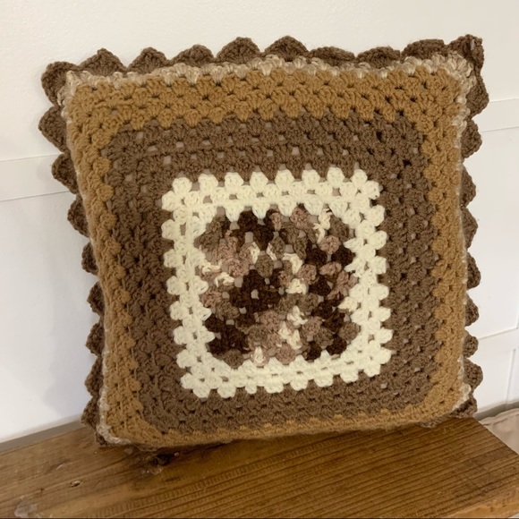 Vintage homemade crochet accent pillow - Picture 2 of 4
